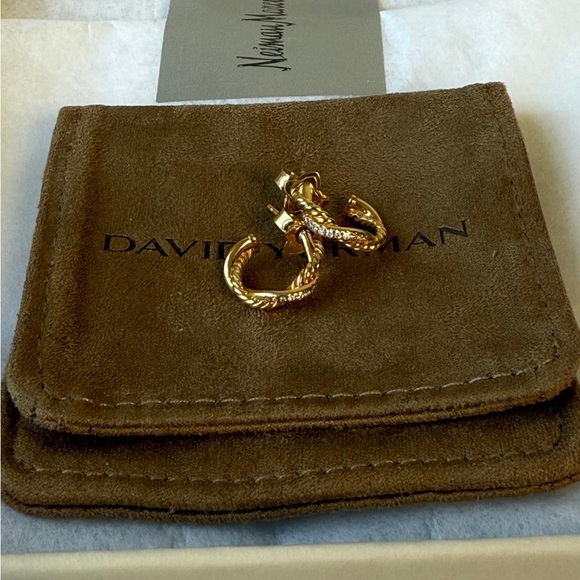 David Yurman 18k Petite Infinity Hoop Diamond Earrings - Picture 5 of 7